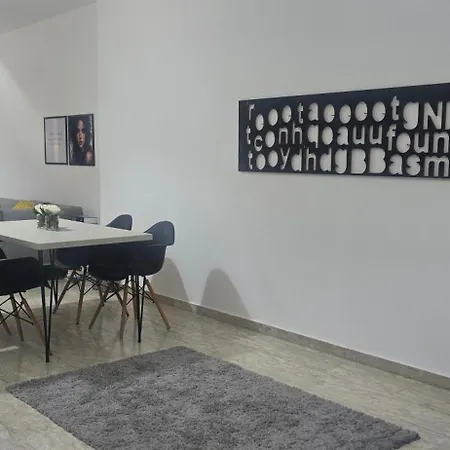 Art Apartment *